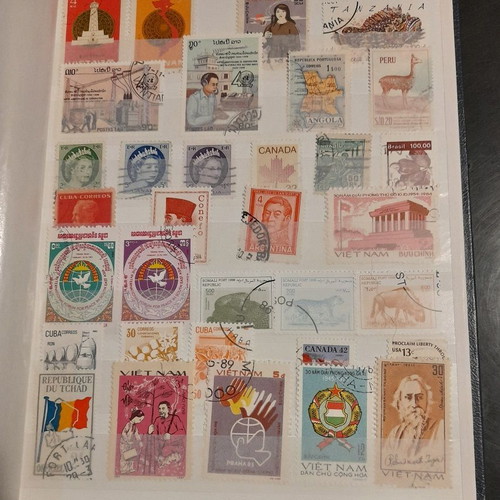 Worldwide stamp collection in A5 album like new, 8 pages