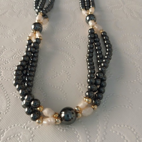 Long hematite and pearl necklace like new, vintage style
