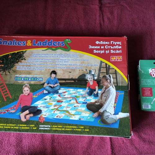 Snakes & Ladders and Nai i Ohi board games like new set of 2