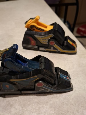 Bandai 1994 Power Rangers Thunderzord Assault Team Unicorn & Griffin feet parts