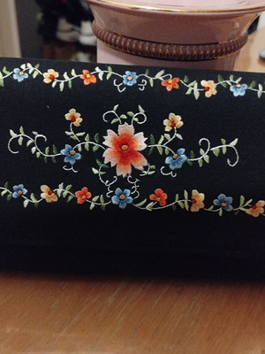 Wallet new embroidered by hand