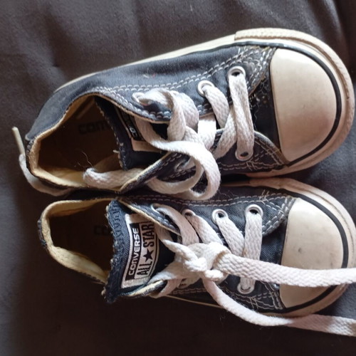 Converse baby shoes size 22 like new