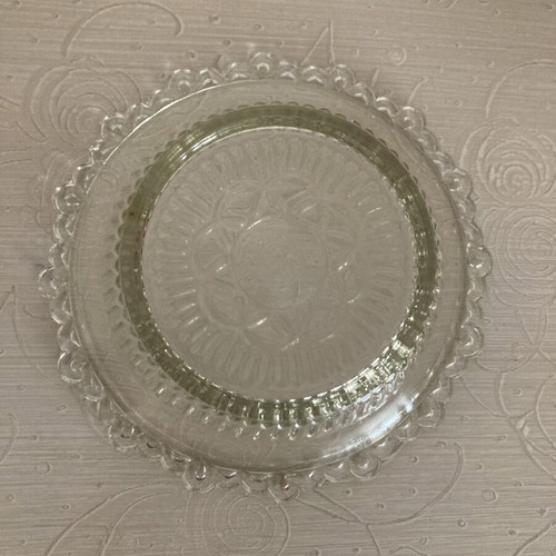 Vintage glass bowl like new with beaded edge and ribbed design