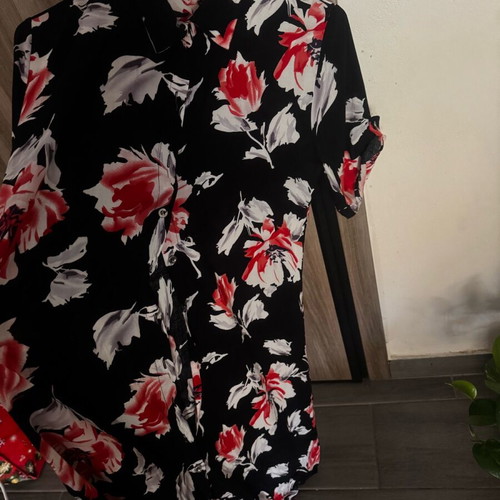 Shirt one size used, long with buttons and thin fabric