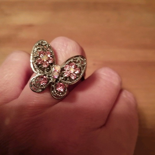 Butterfly adjustable ring like new