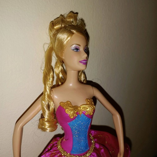 Barbie Twinkle Toes 2008 collectible ballerina in like new condition