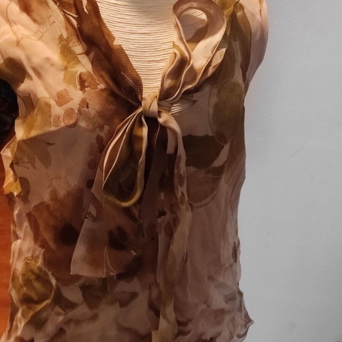 Vintage top with floral design and neck tie like new, beige and red