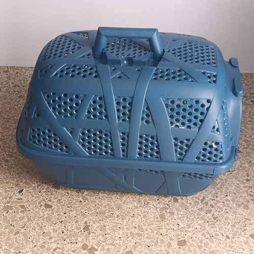 Imac Carry Sport pet carrier with metal door, like new, blue 48.5x34x32cm