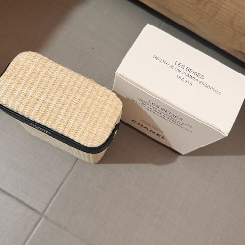 Chanel Beauté Les Beiges summer essentials toiletry bag new