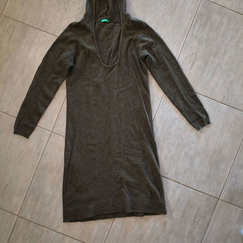 United Colors of Benetton knitted winter dress with hood like new, green, size M