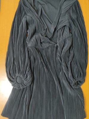 H&M women's dress XL black pleated short used