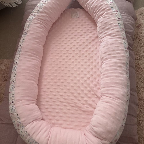 Baby nest like new