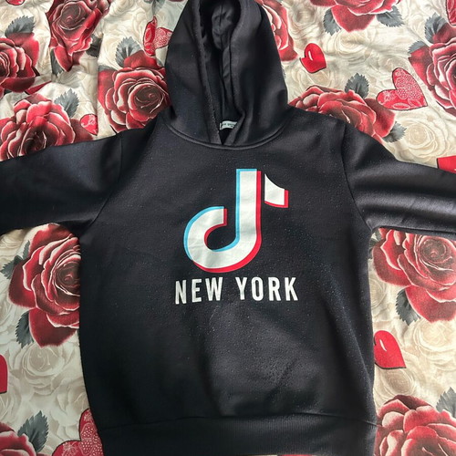 Tik tok sweatshirt used, size Small, black