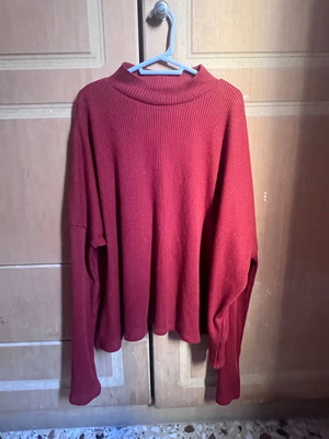 H&M crop top used, size Small, red