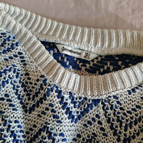 Patterned pullover size S like new