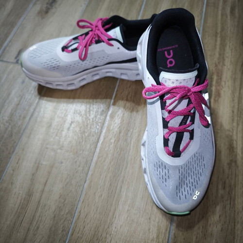 Men's athletic shoes used, size 44.5