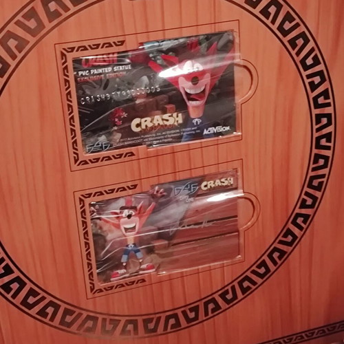 Crash Bandicoot F4F Exclusive Edition PVC 9' figure like new, boxed