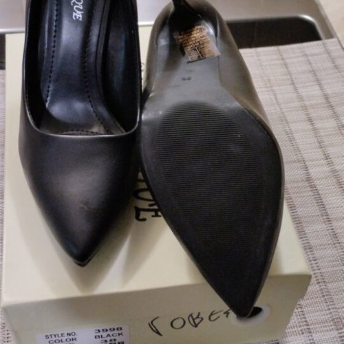Black Heeled Pumps like new, size 38