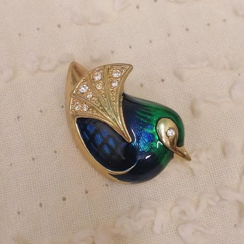 Vintage enamel bird brooch like new, multicolor gold finish