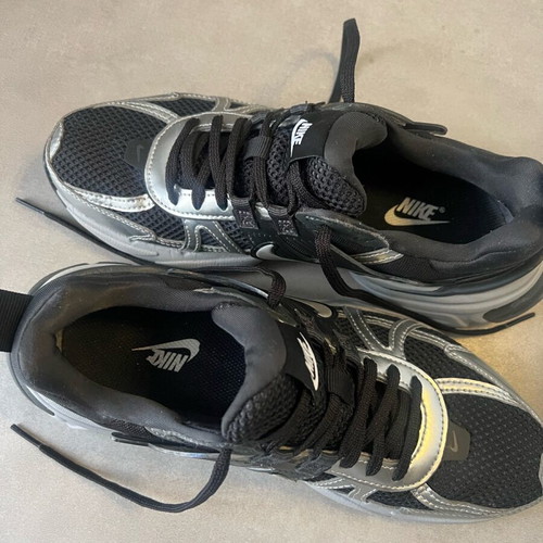Nike Sportswear V2K athletic shoes like new, size 38.5, black