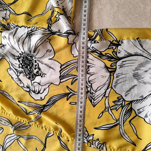 Floral kimono like new, yellow with black details