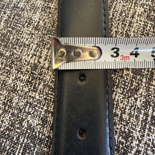 Guy Laroche men's belt size 105 like new, black