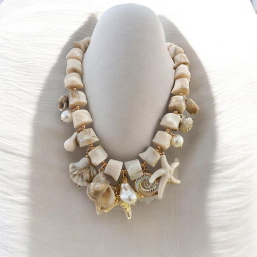 Necklace new, beige color