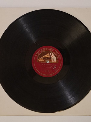 78 RPM Record HMV A.O. 2130 used with songs by Soula Karagiorgi