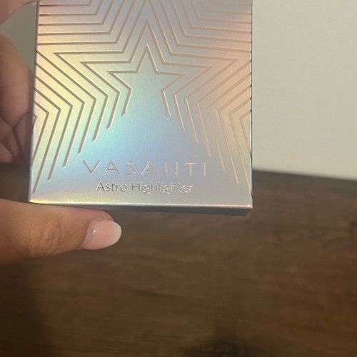 Vasanti Astro Highlighter like new, bronze glow