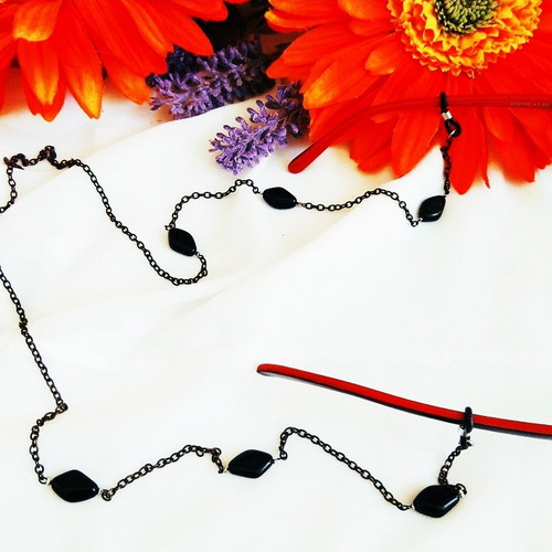 Handmade glasses chain with black rhombus-shaped stones new