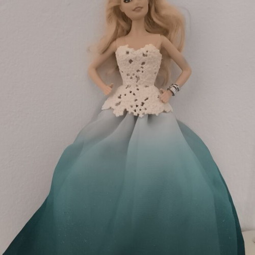 Barbie Holiday 2016 doll like new