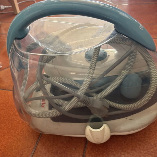Stirella steam iron like new