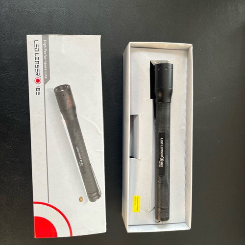 Led Lenser i6 flashlight new