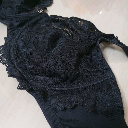 Lepel bra black 90 D new with lace and underwire
