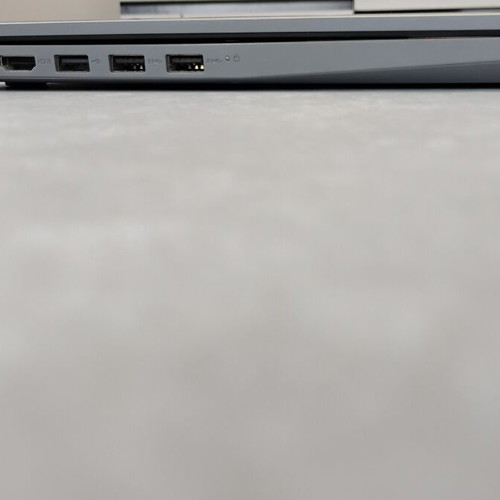 Laptop Lenovo like new, AMD Ryzen, 8GB RAM, 256GB SSD, 15-inch