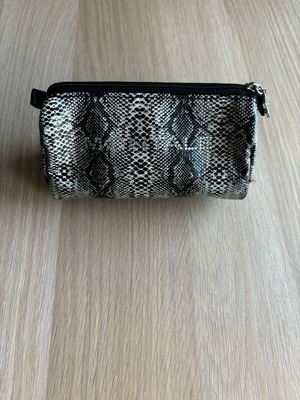 Montale toiletry bag new, black and white