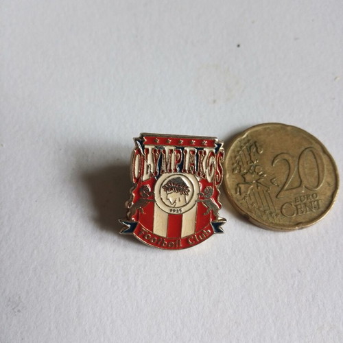 Olympiakos Vintage Collectible Pin Badge like new
