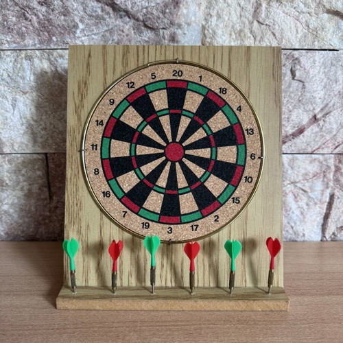 Vintage darts like new, 24cm x 20cm