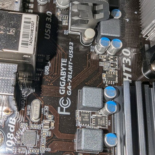 Gigabyte GA-78LMT-USB3 rev 5 with AMD FX 3.6GHz and 8GB RAM used