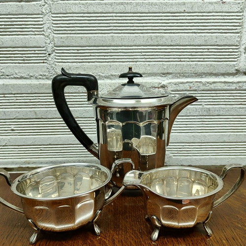 Silver-plated 3-piece tea set Sheffield England like new
