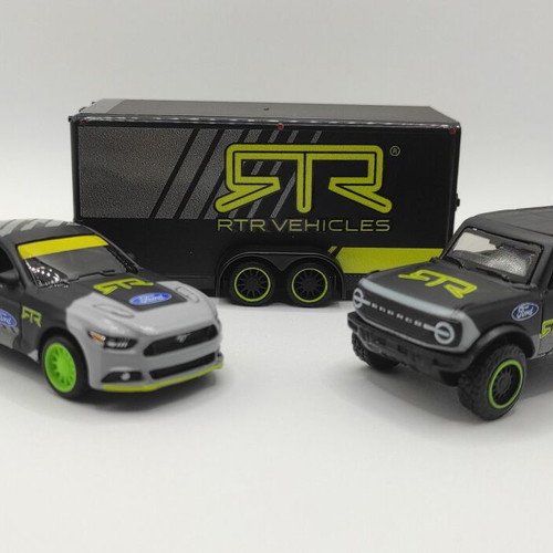 Maisto 1:64 2021 Ford Bronco with Trailer and 2015 Ford Mustang GT RTR new