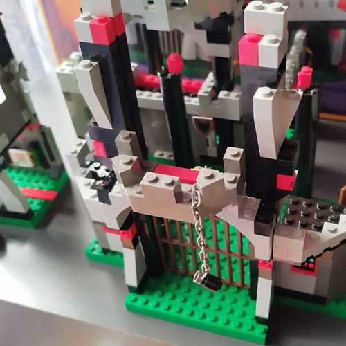 Lego System 6097 Night Lords Castle μεταχειρισμένο με μικρο ελλείψεις