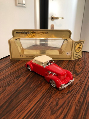 Matchbox 1937 Cord 812 червен с бял покрив нов
