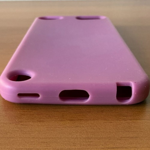 Silicone case for Apple iPod Touch 5/6/7 Generation 4” like new, purple