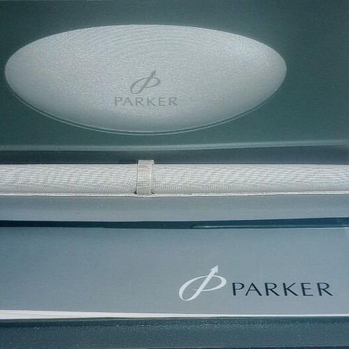 Parker 45 Flighter Fountain Pen like new, 14k gold nib, brushed steel