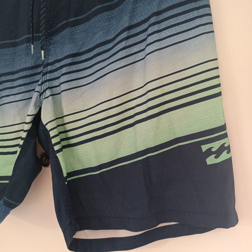 Billabong LayBacks boardshort XL like new, striped blue and green