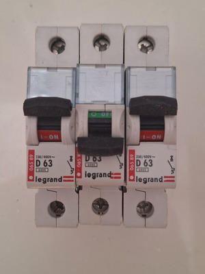 Legrand D63 63A Single-Pole Circuit Breakers Pack of 3 New