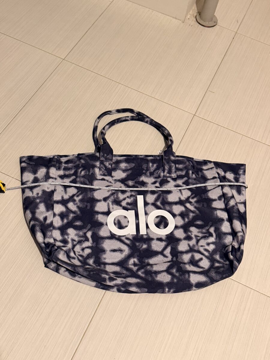Alo Yoga shopper tote bag, blue tie-dye - € 78,00 - Vendora.cy