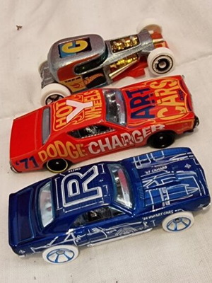 Hot Wheels toy cars like new