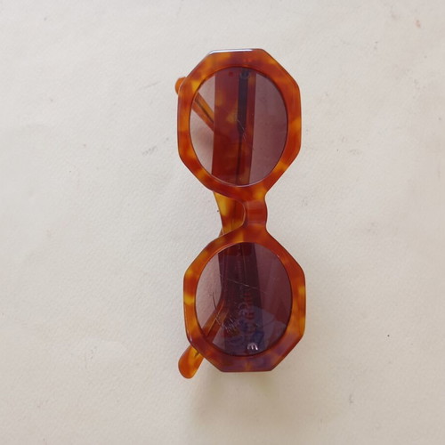 Tortoiseshell Sunglasses used with cracked lenses beige brown